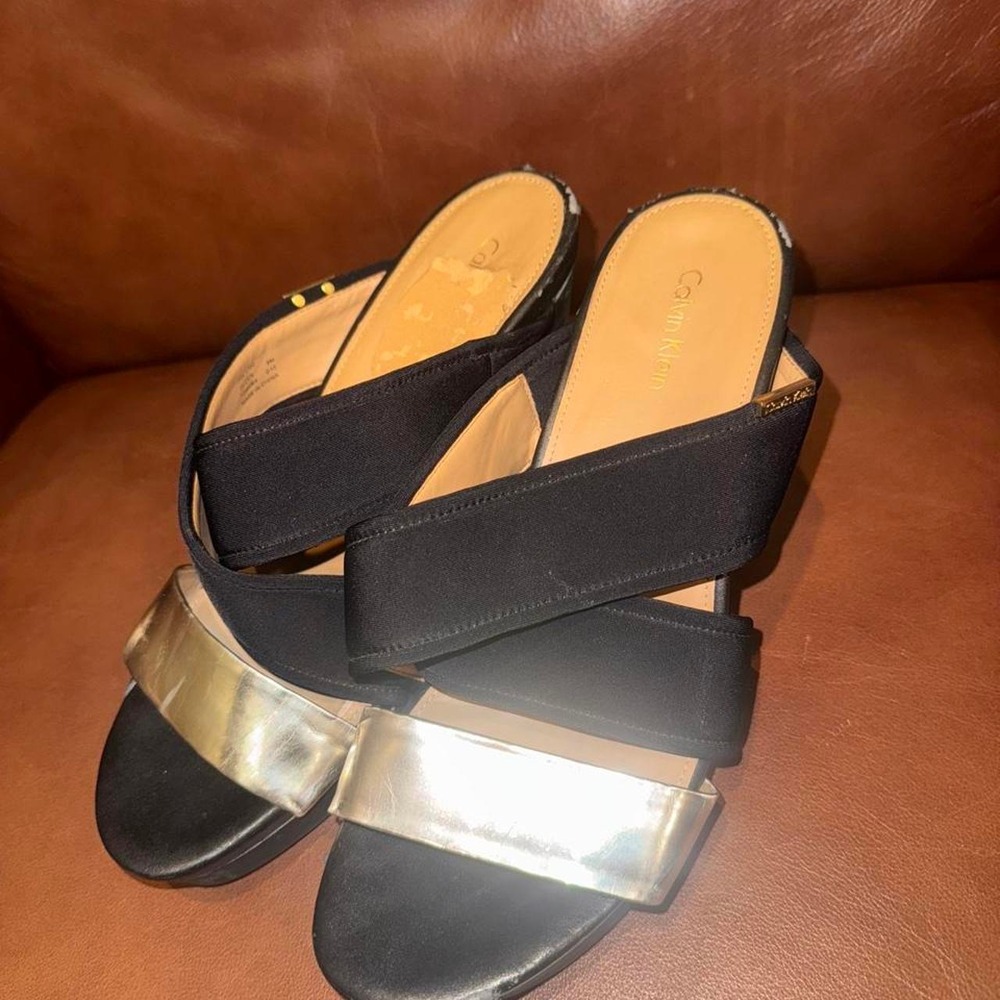Calvin Klein Jileen Black Gold Metallic Platform Wedge Sandals Mules Size 9M